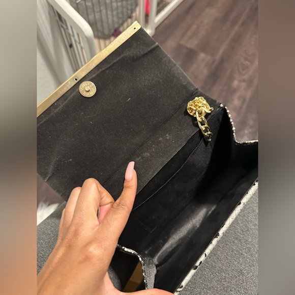 Faux Snake Skin Bag w gold chains - Picture 4 of 4